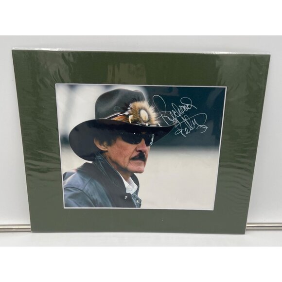 Richard Petty Signed Photo 8X10 Matted To 11X14 NASCAR King - Picture 1 of 3